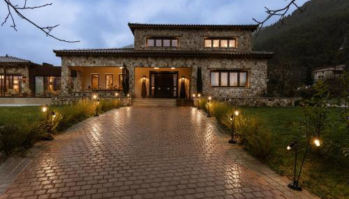 HERMEA Grand Mountain Villa & Spa , Worldwide Interior Design Award Winner - Foto 5, Garden, Garden view