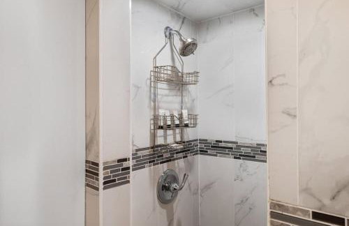 3BR Home 2 Baths Bonus Room, Minutes to NYC - Photo 30