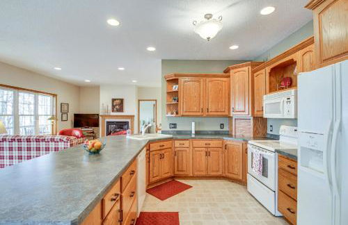 Pelican Rapids Lake House with Water Views and Dock! - Foto 3