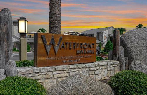 Waterfront Condo for 4 with Resort Pool & Lake View - Foto 52