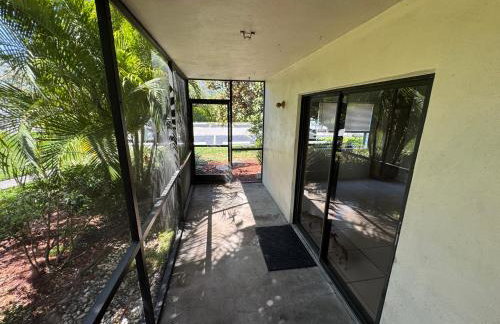 Cozy and Costal 10 Min to Beach Pool, Sauna, Pool table - Foto 16