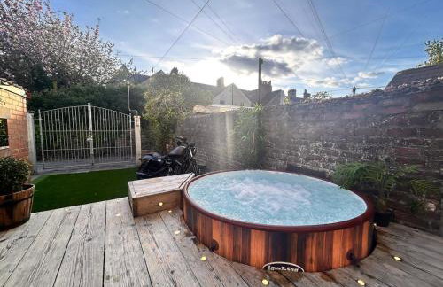 The Connaught Suite - Inc Private Hot Tub - Photo 8