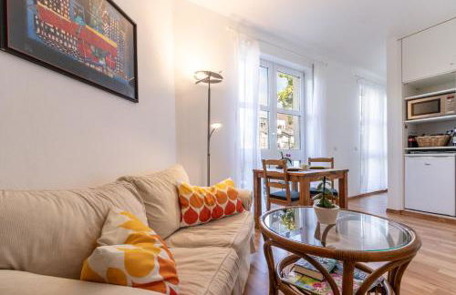 Privates Apartment mit Bad, Küche, Sofa & Balkon - Foto 2