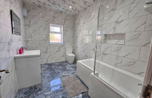 LUXE Villa Near NEC, BHX & Train - Foto 47