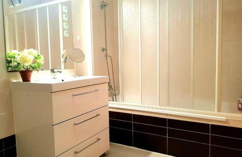 Piso amplio de 3 habitaciones, calefacción, ascensor y parking - Foto 20