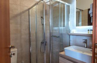 Trizonia Bay Hotel - Photo 19