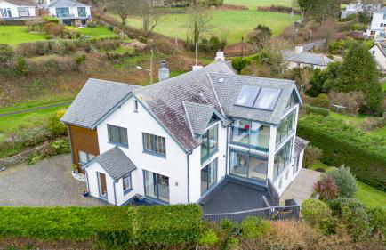 Spacious Coastal Retreat with Sea Views - Foto 1