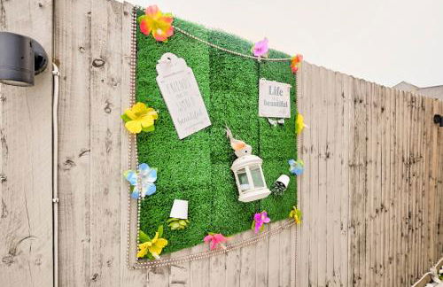 Swan's Place - Large 4bed home, Sleeps 9, Parking x2 & Games room - Foto 71