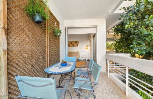 Boho Coastal Retreat with Jacuzzi, 1 min to Beach - Foto 9
