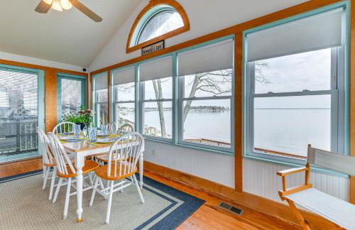 Riverfront Colonial Beach Home with Private Beach! - Foto 10