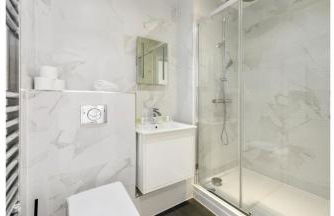 A Splash of Color: Spacious & Funky 3-BR Flat - Foto 21