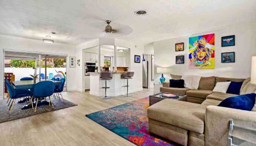 Villa Oasis 3 Miles to Hard Rock Stadium & Casino, Guitar Hotel Nearby, Pool, Game Room, Sleeps 12, 15 Min to Beach - Foto 2, furniture, young children, Game Room