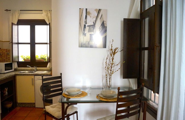 Apartamentos Los Patios de la Judería - Photo 41