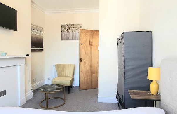 Ashford Cozy Apartment in Town Centre - Photo 2