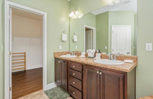 Cozy Retreat with Patio, Big Kitchen and Fishing Nearby - Foto 34