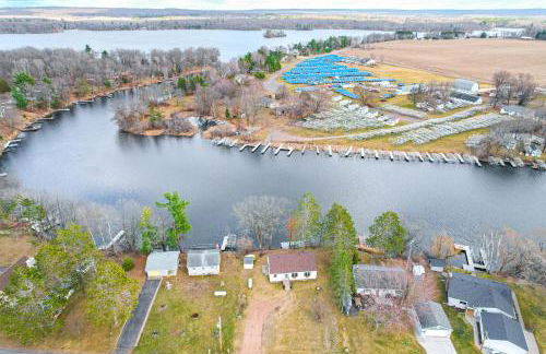 Birchwood Cottage with Red Cedar Lake Access! - Foto 30