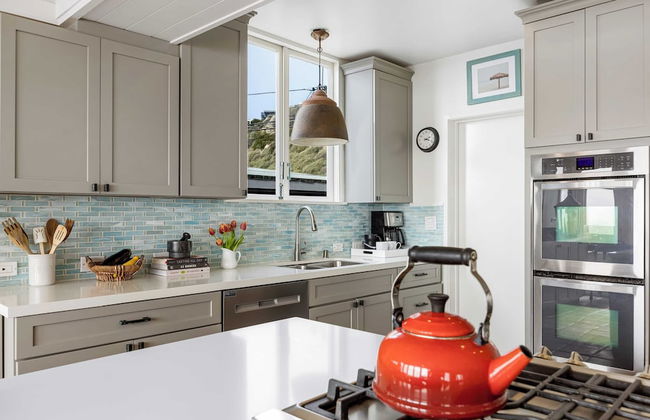 Unbeatable Beachfront Bliss w/ Ocean Views, Luxe Interiors & Patio Beach Road - Foto 14