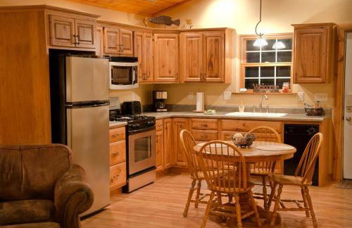 Rustic Cozy Cabin with Hot-tub in Carbondale, Illinois - Foto 3