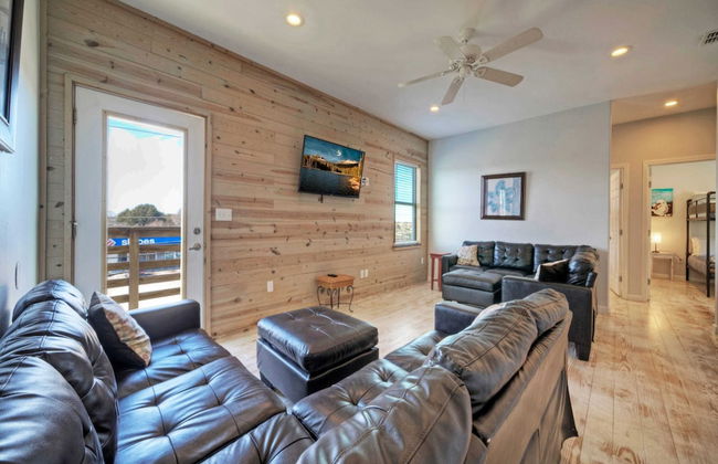 6bdr, Balcony w/ Bay View, Shared Pool + Boat Dock Keeper Red by Avantstay - Foto 15