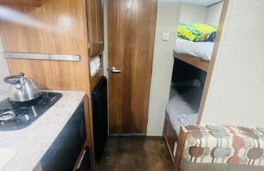 Cozy Vegas Bunkhouse RV - Foto 3