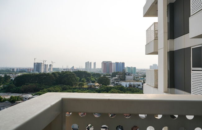 Relax and Comfy with Pool View @ Studio West Vista Apartment - Photo 16