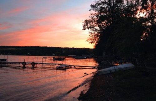 Risingwater Newly Listed Stunning Home with 150-Foot Beachfront in the Finger Lakes - Foto 5