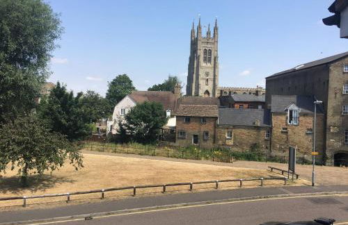 River House 2BR 1 bathroom downstairs toilet Parking St Neots Town Centre - Foto 4