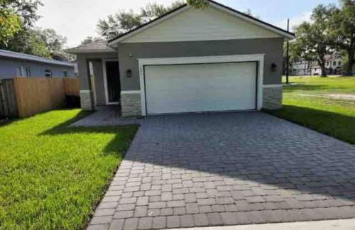 The Arcade close to downtown with fenced yard - Photo 5