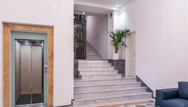 JOIVY Exclusive 2-Bedroom Villa with Private Garden - 5 minutes from the Colosseum - Foto 3, Vestíbulo