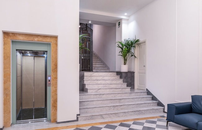 JOIVY Exclusive 2-Bedroom Villa with Private Garden - 5 minutes from the Colosseum - Photo 3