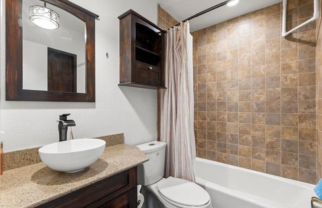 Oasis w Huge Pool & BBQ Patio - Photo 26