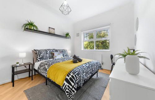 Cozylease 3 Bedroom Canary Wharf Family,Workcation, Fast WiFi, Workspace,1 stop to City - Photo 25