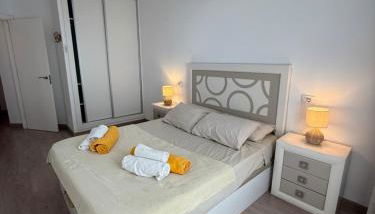 Seaside Paradise - 2 Bedroom apartment with Ocean Views & Air Conditioning in Playa San Juan - Foto 3, towels, wardrobe