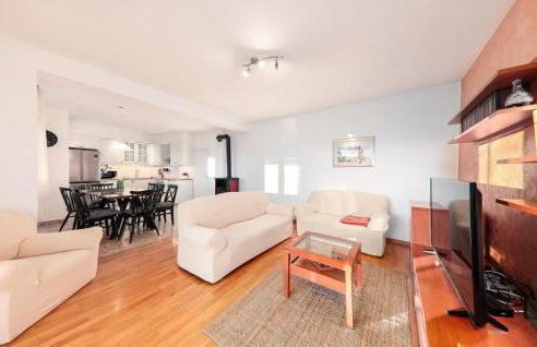 Five-Bedroom Holiday Home In Blato Na Cetini - Photo 2