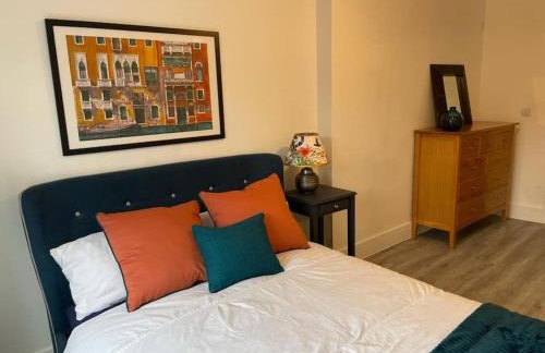 Stunning and Spacious 2bed flat in central Woking - Foto 17