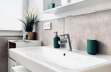 Modernes Apartment am See mit Terrasse - Photo 8