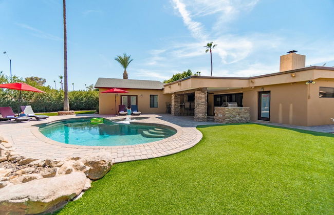 Sereno Ranch by Avantstay Sleeps 16! Outdoor Bar/kitchen, Pool, Fire Pit & Hot Tub! - Foto 15