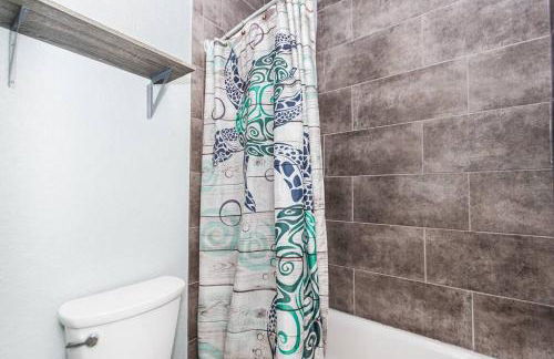 "The Ocean Aire" , 30 secs from the sand! - Photo 35