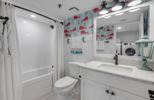 New dog-friendly Listing! Updated direct oceanfront with spacious balcony and heated pool - Foto 20