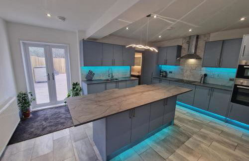 Stunning Modern Riverside Cottage - Photo 30