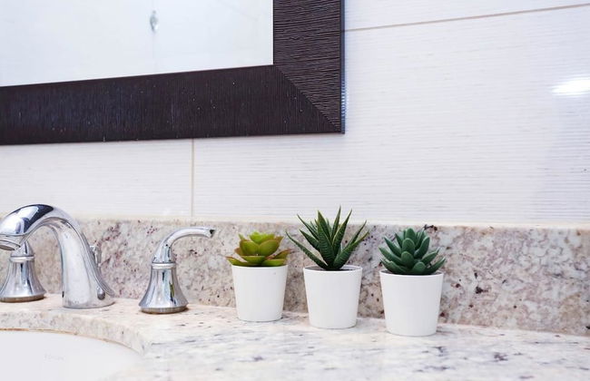 Central Cozy 1bdr Suite by Elevate Rooms - Photo 16