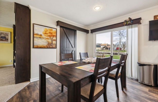 Sunsets & Serenity: Port Clinton Waterfront Stay 3 Bedroom Home - Photo 25