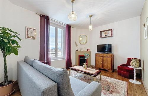 Le Baron Rouge - T4 Élégant & Spacieux - Parking Privé - 6 personnes - Climatisation - Centre ville de Saint-Etienne - Foto 1