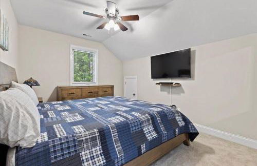 Lake Norman Home Lake Access with Heated Pool & Hot Tub - Foto 41