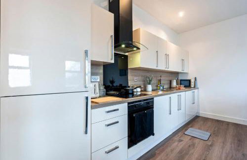 Luxury 1-Bed Apartment in JQ, Sleeps 3, Parking & Netflix, Ideal for contractors - Foto 27