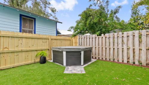 Coco's Cozy Cabana - Hot Tub Walk to Downtown - Foto 5