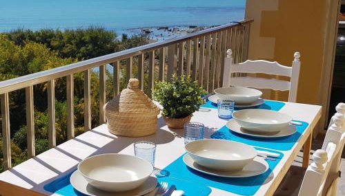 Sitting on the beach - Foto 5