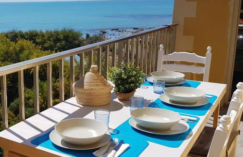 Sitting on the beach - Foto 5