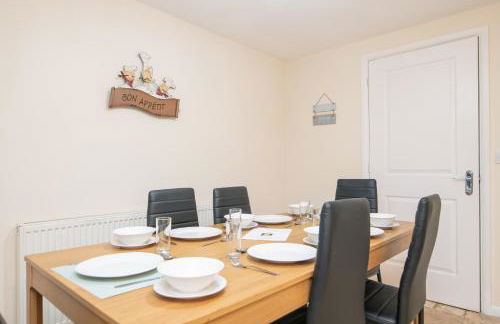 5 bed house with free parking in quiet location - Photo 5