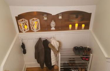 Charming 2BR Getaway with Modern Comforts - Foto 18